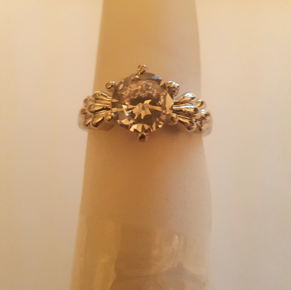 Silver Round Solitaire Promise Ring 7.5 - Picture 3 of 8